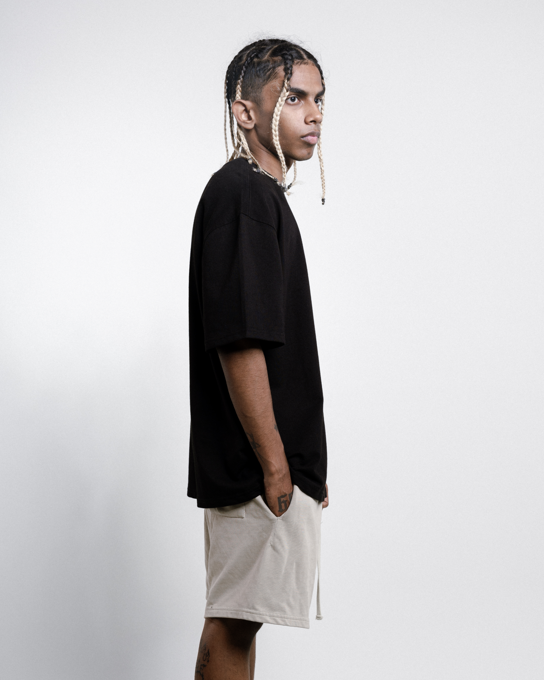 LOOSE FIT SOLID TSHIRT - BLACK