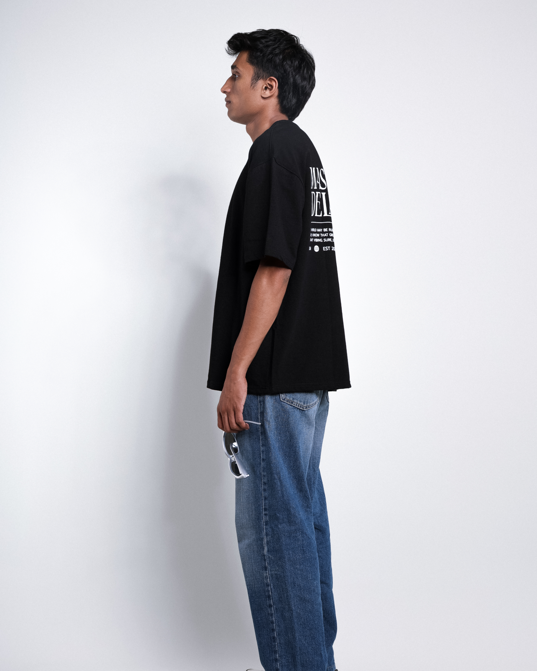 MASTER OF DELAY LOOSE FIT PRINTED TSHIRT - BLACK